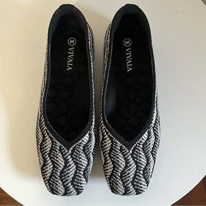 VIVAIA Lightweight Square-Toe V-Cut Flats (Margot Walker) SIZE 5 (35EU)